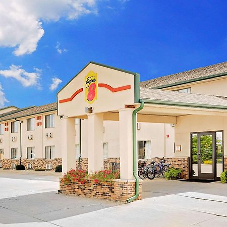 Super 8 By Wyndham St. James Luaran gambar