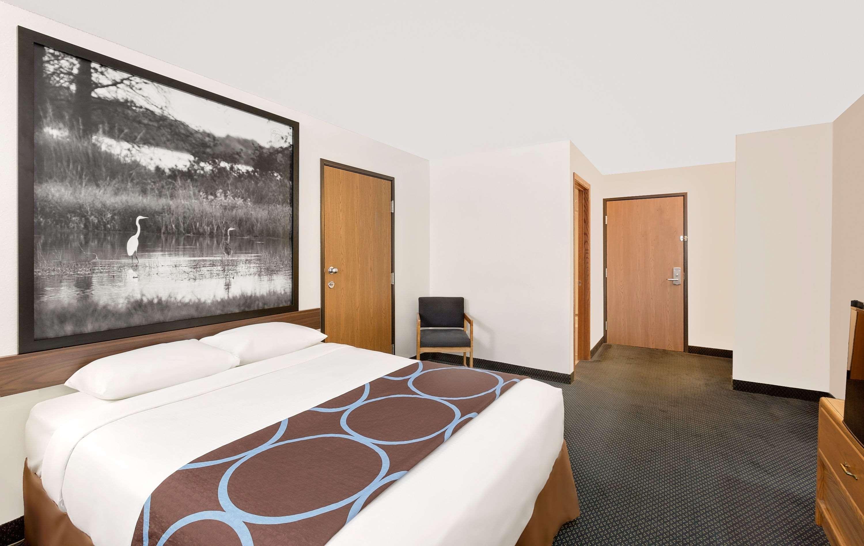 Super 8 By Wyndham St. James Luaran gambar