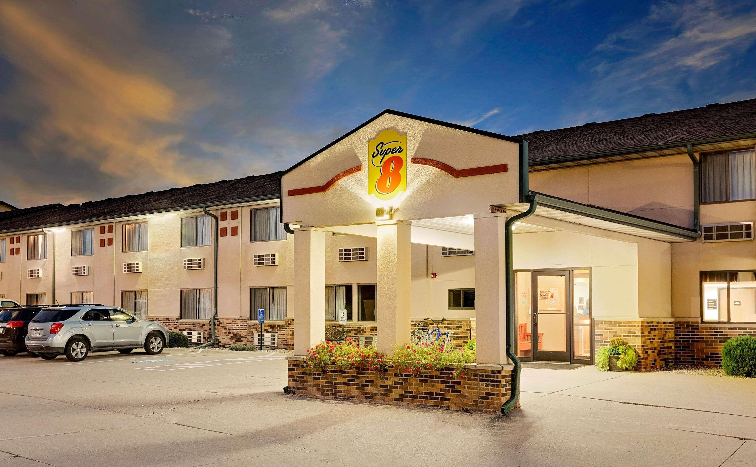 Super 8 By Wyndham St. James Luaran gambar